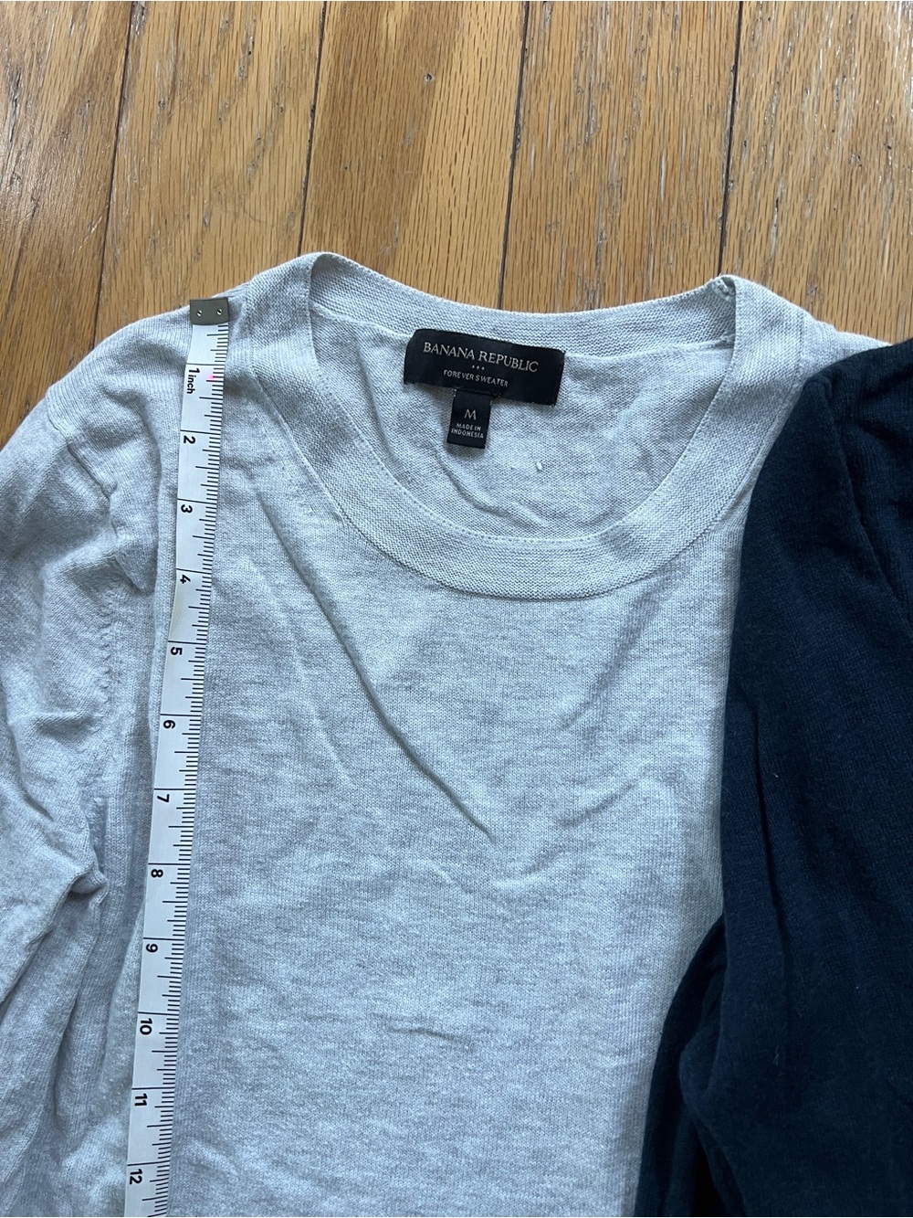 Banana Republic Women’s Forever Sweater - Navy & Light Gray - Picture 5 of 7